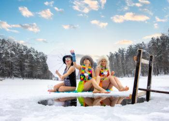 Ledinio vandens mėgėjai atidaro žiemos maudynių laikotarpį