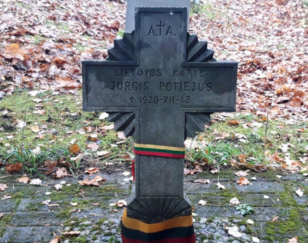 Vilniaus Antakalnio kapinėse pagerbti Lietuvos kariai savanoriai