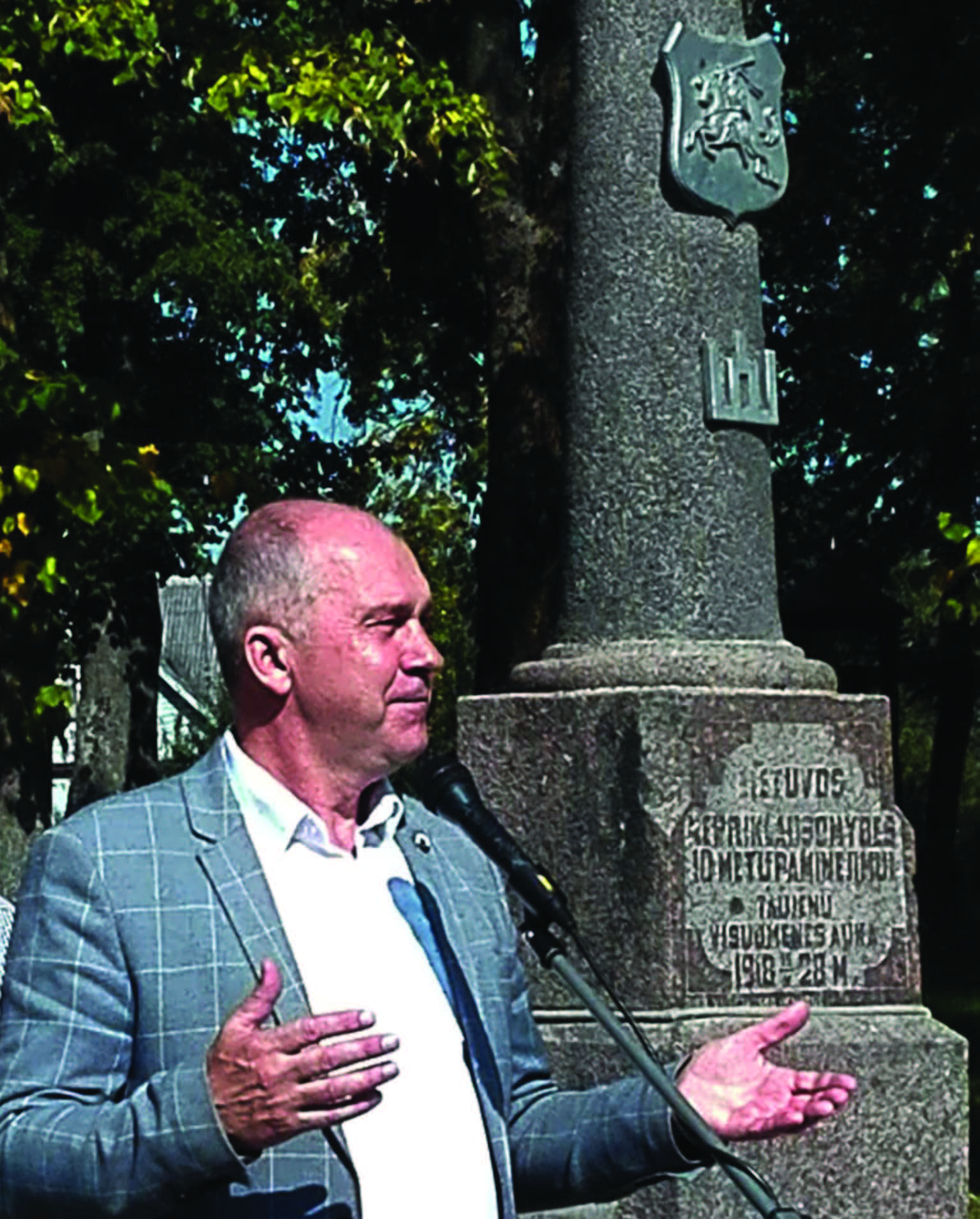 Ukmergės rajono meras Rolandas Janickas Taujėnuose prie Nepriklausomybės kovų paminklo. Taujėnai, 2021 09 11 | V. leksandraičio nuotr.