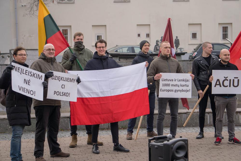 Vyko palaikymo akcija prie Lenkijos ambasados