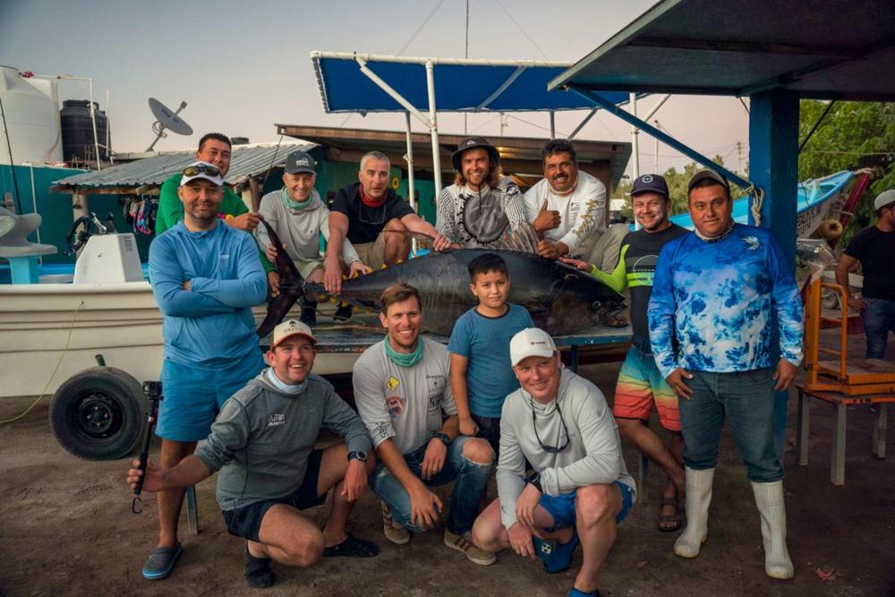 Lietuviai Meksikoje sužvejojo 127 kg geltonpelekį tuną