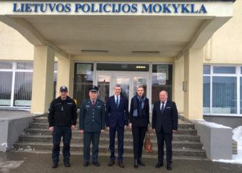 A. Bilotaitė domėjosi pareigūnų rengimu