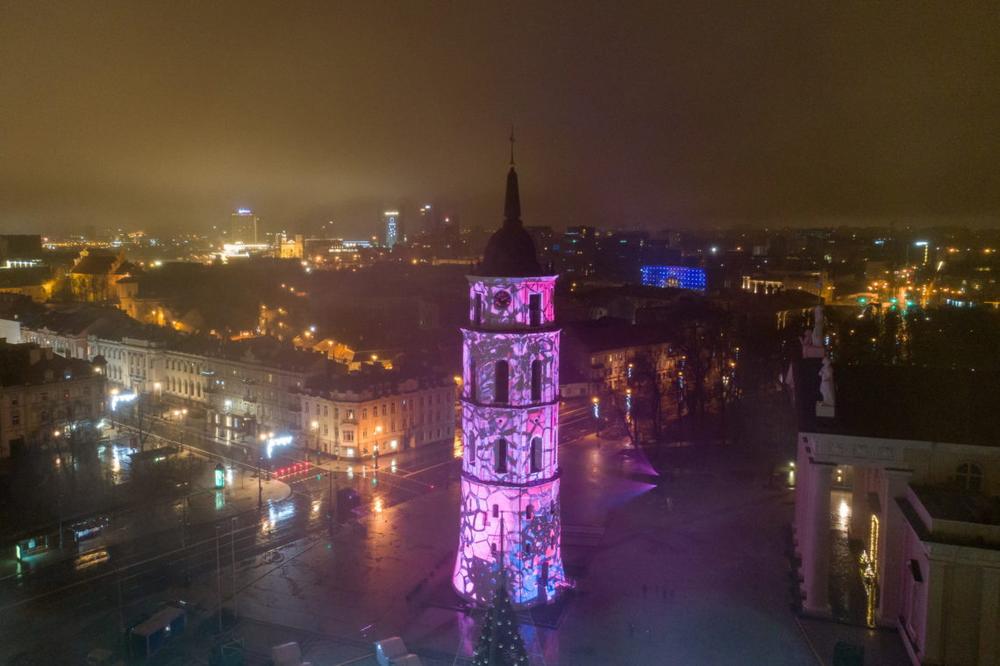 Pasitinkant 2022-uosius Vilniuje varpinės bokštas nušvis įspūdingais vaizdais