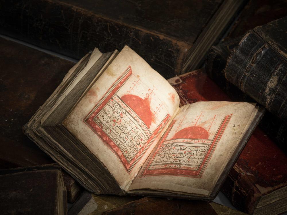 Maldos, burtai ir šafranas: atveriamas Lietuvos totorių rankraštinis lobynas