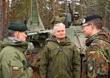 Prezidentas stebėjo karių pratybas