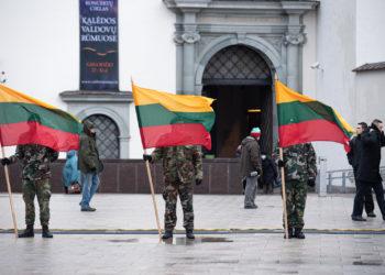 Lietuvos vėliavos dieną Gedimino pilies bokšte iškilmingai iškelta trispalvė | KAM, A. Pliadžio nuotr.