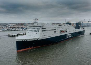 Tarp Lietuvos ir Švedijos pradeda plaukioti didžiausias keleivinis–krovininis keltas