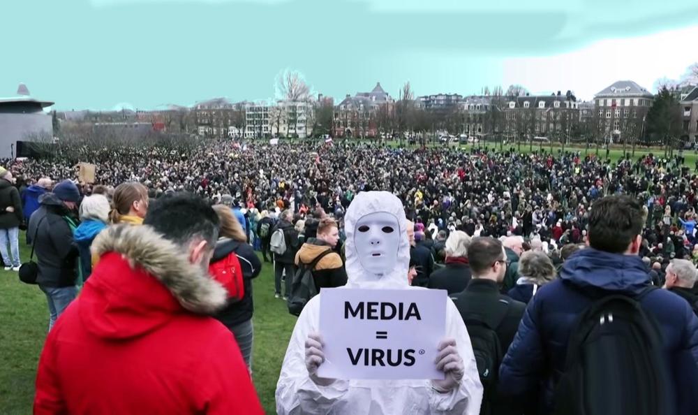 Amsterdame nesitaikstantys su valdžios priespauda išėjo į gatves | Alkas.lt nuotr.