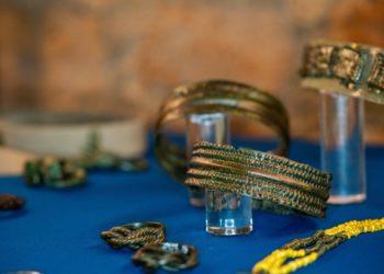 Parodoje pristatomi radiniai iš Vilniaus miesto istorijos pamatus supurčiusio Bokšto gatvės kapinyno