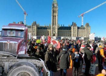 Protestas Otavoje | Alkas.lt koliažas