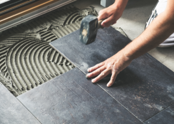 Plytelės – kokias paslaptis reikia žinoti, norint tinkamai jas iškloti?