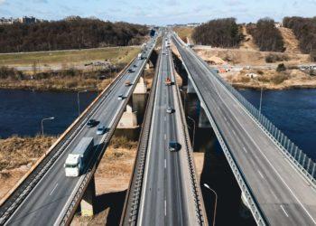 Paleistas eismas per naujai pastatytą tiltą Kaune