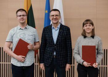 Gabiausiems gyvybės mokslų studentams Vilniuje įteiktos pirmosios prof. V. Šikšnio vardo stipendijos