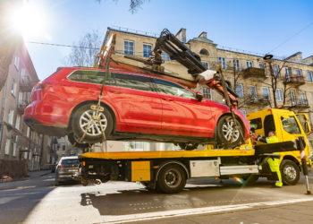 Vilniuje neleistinai pastatyti automobiliai bus nutempiami