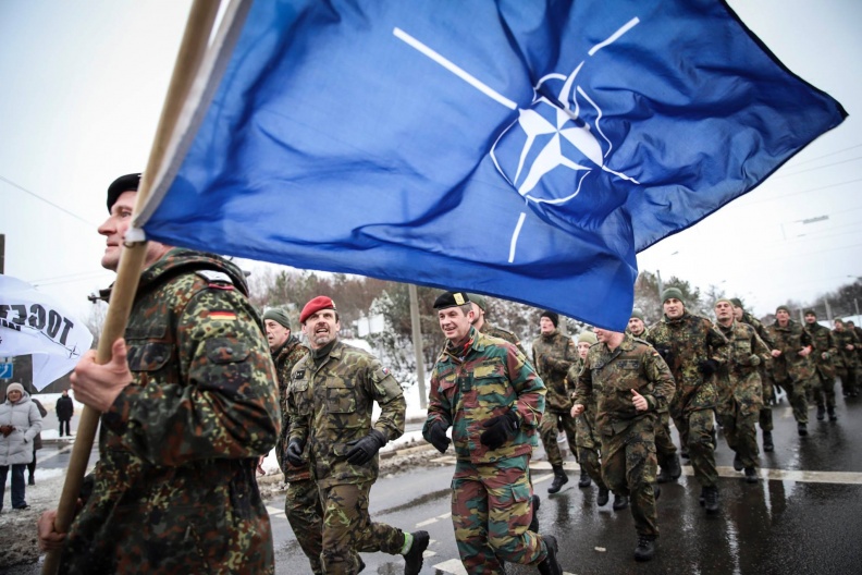 NATO vėliava, kariai | kam.lt nuotr.