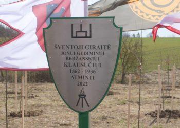 Pasodinta ąžuolų giraitė J. Gedimino Beržanskio-Klausučio atminimui