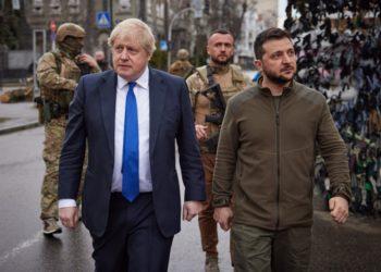 B. Džonsonas V. Zelenskiui: Ukraina atliko didžiausią XXI a. kovinį žygdarbį