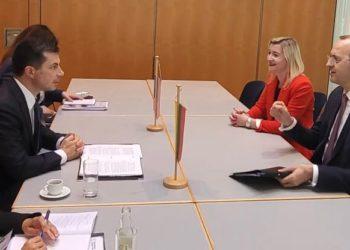 Tariamasi dėl skrydžių į Jugtines Valstijas