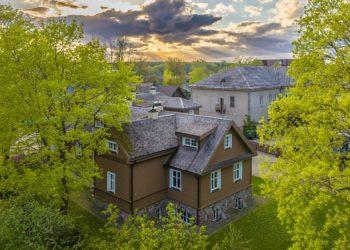 Istorinis karaimų namas tapo meno erdve