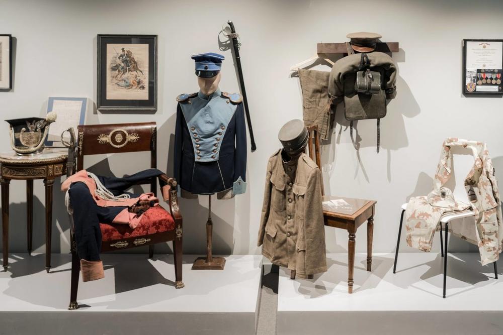 Pokalbis apie karių aprangas: ką jos liudija apie praeitį ir kaip įkvėpė dabartį? (video)