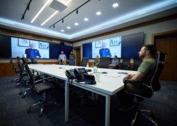 Prezidentas Volodymiras Zelenskis kalbasi su Džordžu V. Bušu | president.gov.ua