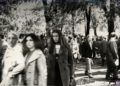 Žmonės eina iš Kauno miesto sodo link Laisvės alėjos. 1972 m. gegužės 18 d. | Lietuvos ypatingojo archyvo nuotr.
