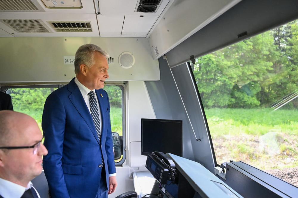 Prezidentas pabrėžia geležinkelių svarbą
