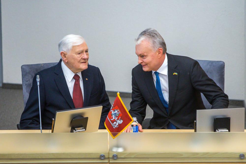 Šalies vadovas pagerbė Prezidentą Valdą Adamkų