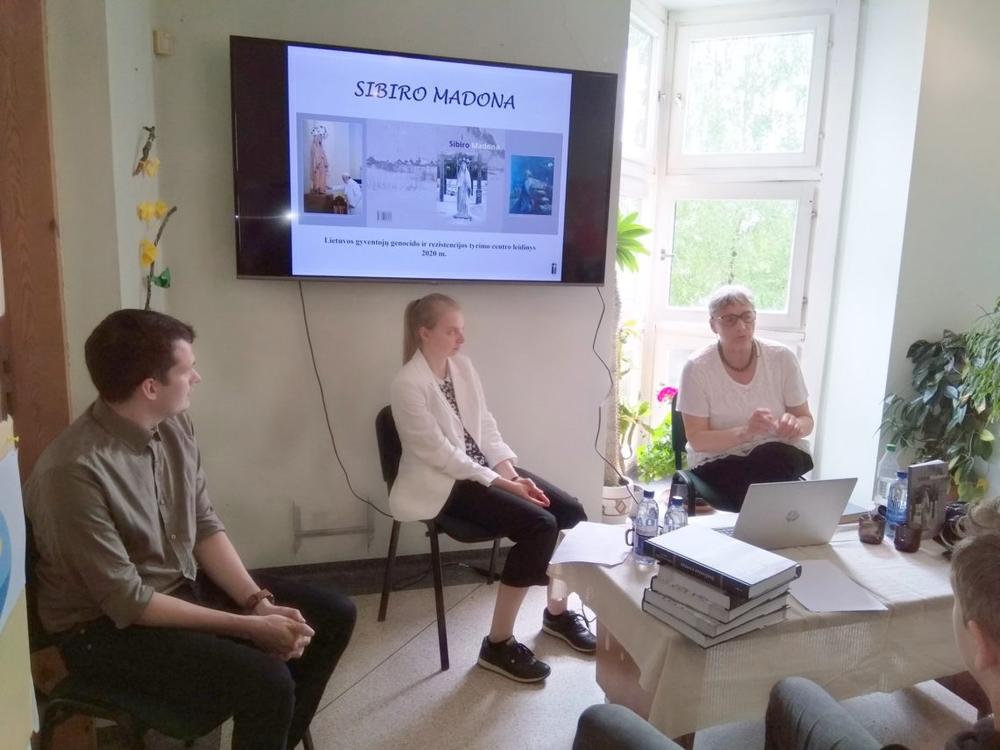 Apie istorinę atmintį kalbėta Vilniaus rajone | LGGRTC darbuotoja B. Panumienė, Rengėjų nuotr.