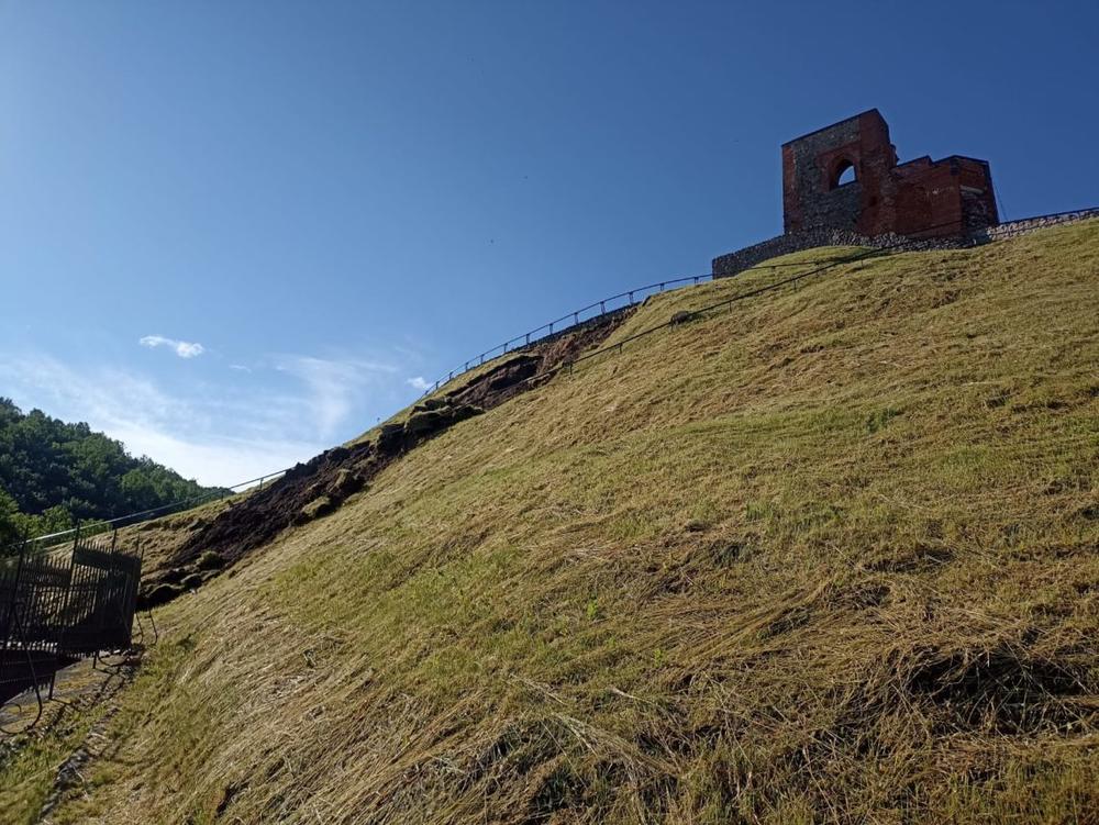 Gedimino kalno šiaurės rytiniame šlaite nuslinko nuošliauža | Ž. Stadalytės nuotr.