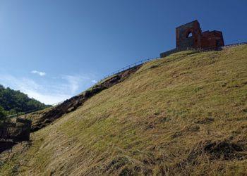 Gedimino kalno šiaurės rytiniame šlaite nuslinko nuošliauža | Ž. Stadalytės nuotr.