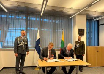 Ketinama įsigyti du patrulinius laivus