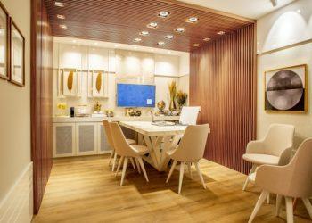 Renkantis valgomojo stalą | pexels.com nuotr.