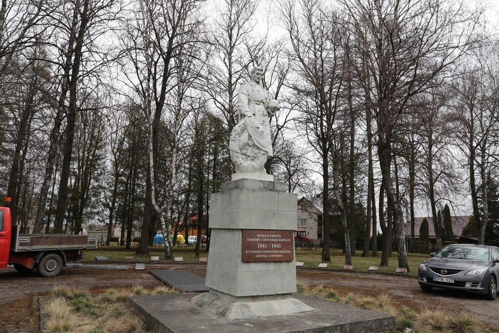 Parengti nurodymai savivaldybėms dėl sovietinių paminklų nukėlimo