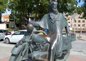 J. Zvonkuvienė. Paminklas Antanui Poškai