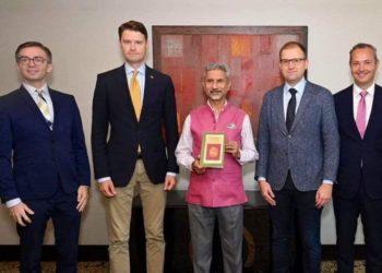 Susitikimas su Indijos Respublikos užsienio reikalų ministru S. Džaišankaru (centre) | Lietuvos Respublikos ambasados Indijos Respublikoje nuotr.