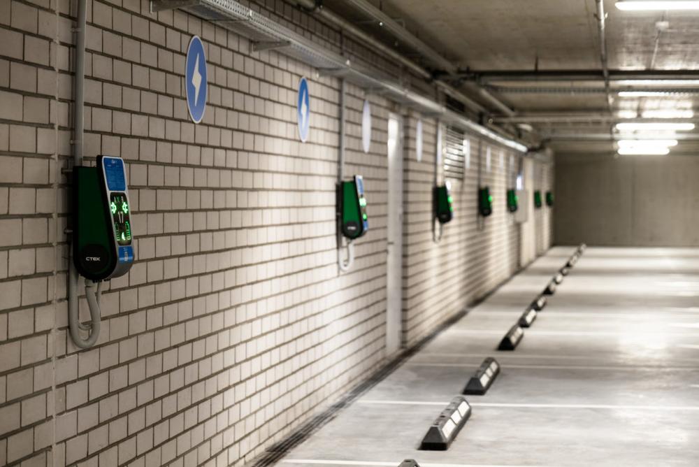 Pradėjo veikti didžiausia įkrovimo stotelė