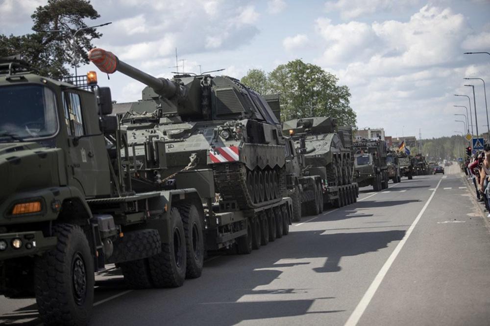 Kariai kviečia susipažinti su įspūdinga technika