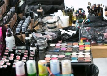 Siūloma gaminiuose mažinti mikroplastikus