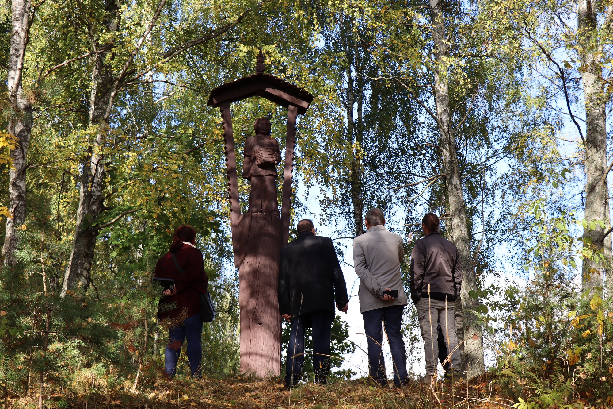 Antrasis seniausias Lietuvoje medinių skulptūrų ansamblis Palūšėje atgimsta | Ignalinos r. savivaldybės nuotr.