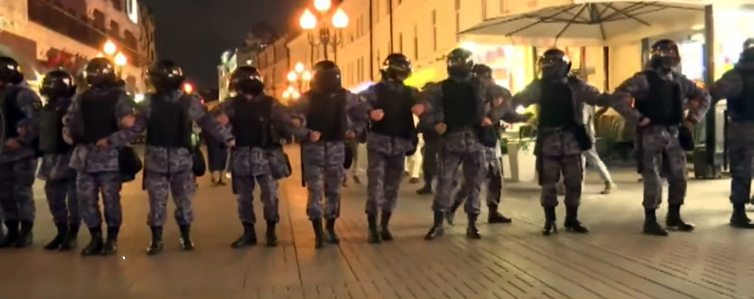 Policija tramdo protestuotojus Rusijoje prieš karinę mobilizaciją Ukrainon | Alkas.lt ekrano nuotr.