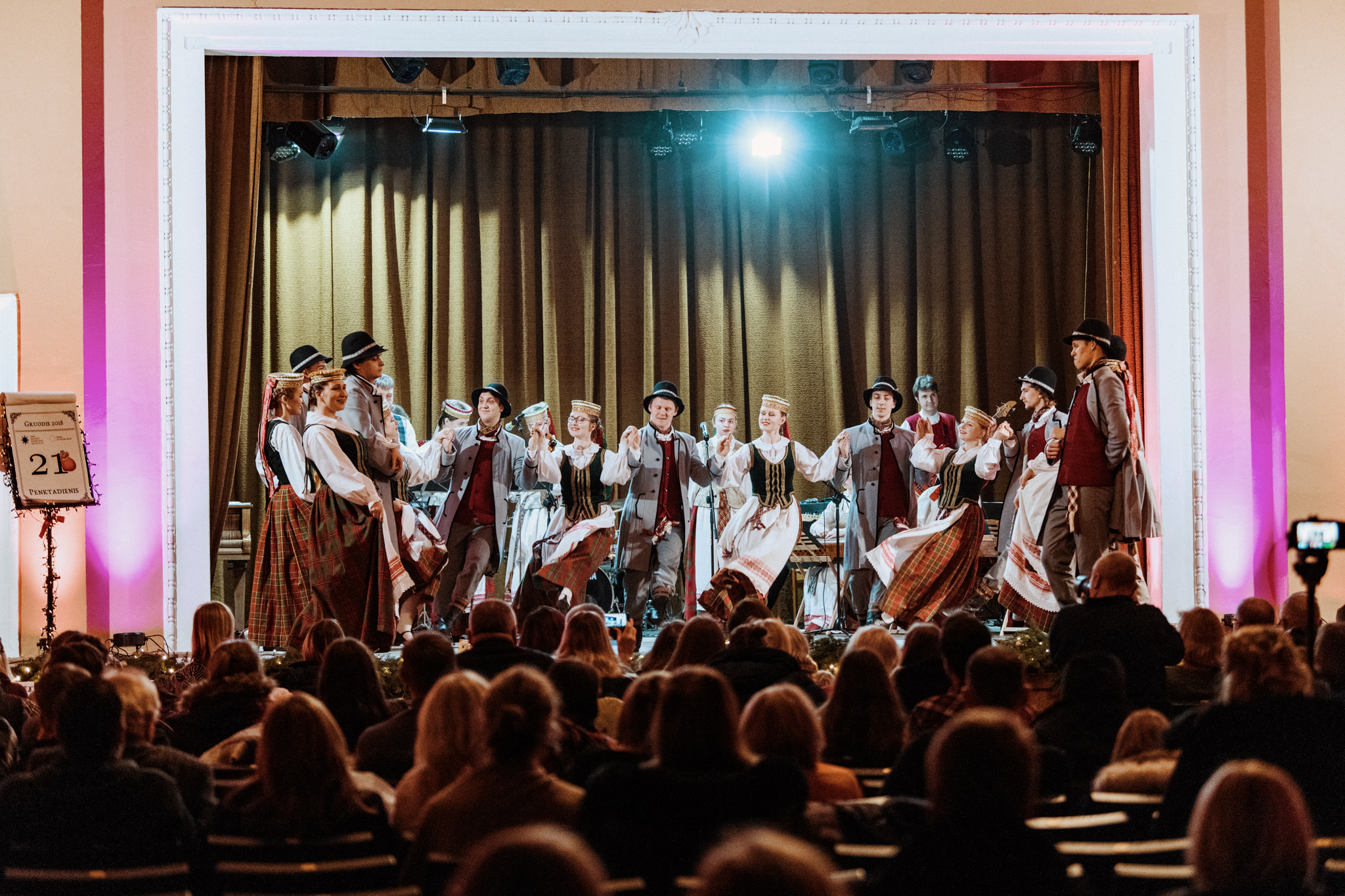 Vilniaus universiteto folkloro ansamblis Jaunimėlis | Daugyvenės kultūros istorijos muziejaus-draustinio nuotr.