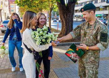 Kariai mokslo metus pasitiko su moksleiviais