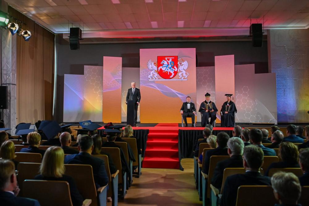 Prezidentas pabrėžė aukštojo mokslo svarbą