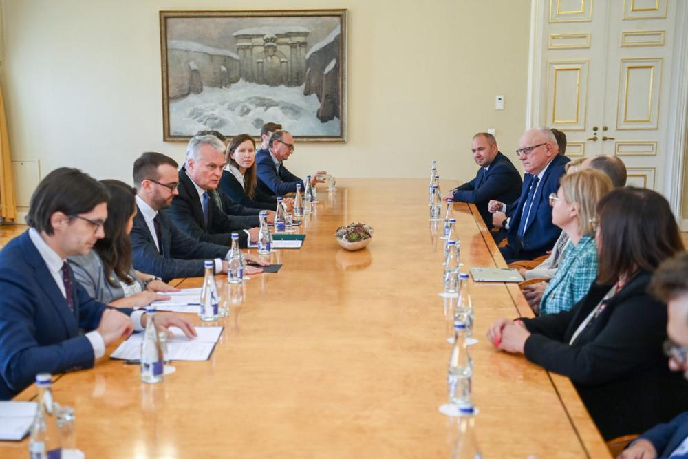 Prezidentas susitiko su opozicijos atstovais