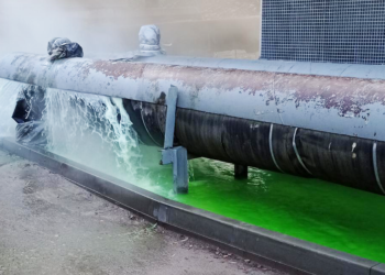 Vilniuje į Nerį tekantis žalias vanduo – ne teršalai | Vilniaus šilumos tinklų nuotr.