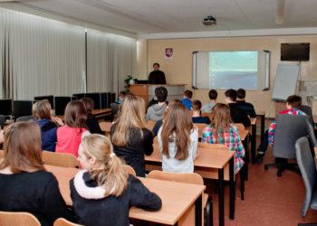 Mokyklose neleidžiama sudaryti nei per mažų, nei per didelių klasių