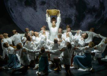 Spektaklis „Dievai ir žmonės“ | ansamblis-lietuva.lt nuotr.