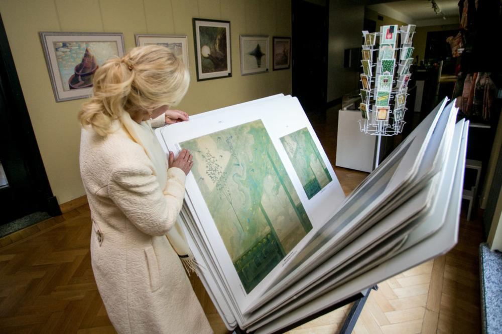 Jau 14-us metus Kauno eglę puoš menininkė Jolanta Šmidtienė | Kauno savivaldybės nuotr.