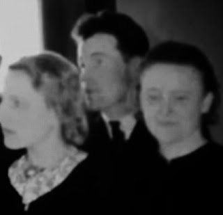Povilas Malinauskas su ELTA bendradarbėmis 1940 metų kovą. Kadro fragmentas iš Juliaus Miežlaiškio filmo | voruta.lt nuotr.